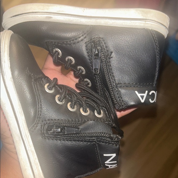 Boys Nautica Kids Black and Red Sneakers - Picture 5 of 6